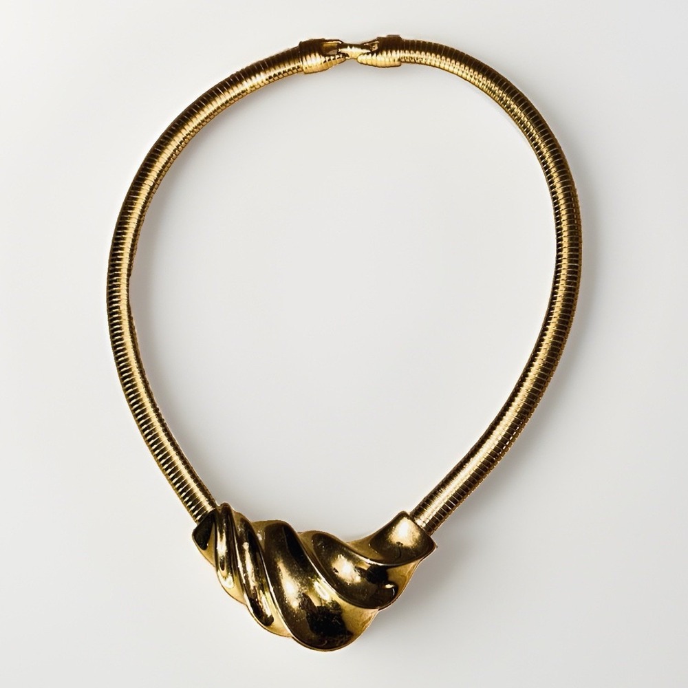 Vintage Trifari Gold Tone Omega Chain Choker Collar Necklace Ribbon Swirl Slide